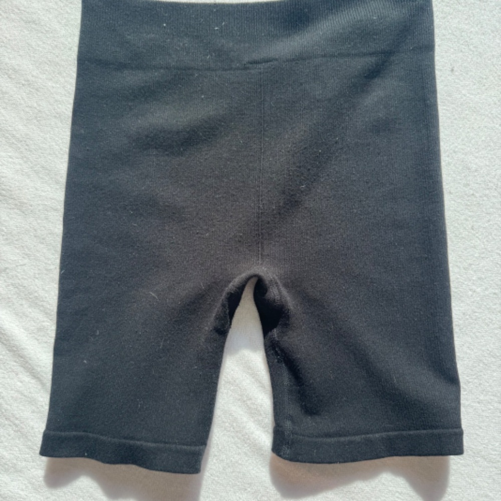 Fabletics M Shorts - Picture 3 of 3